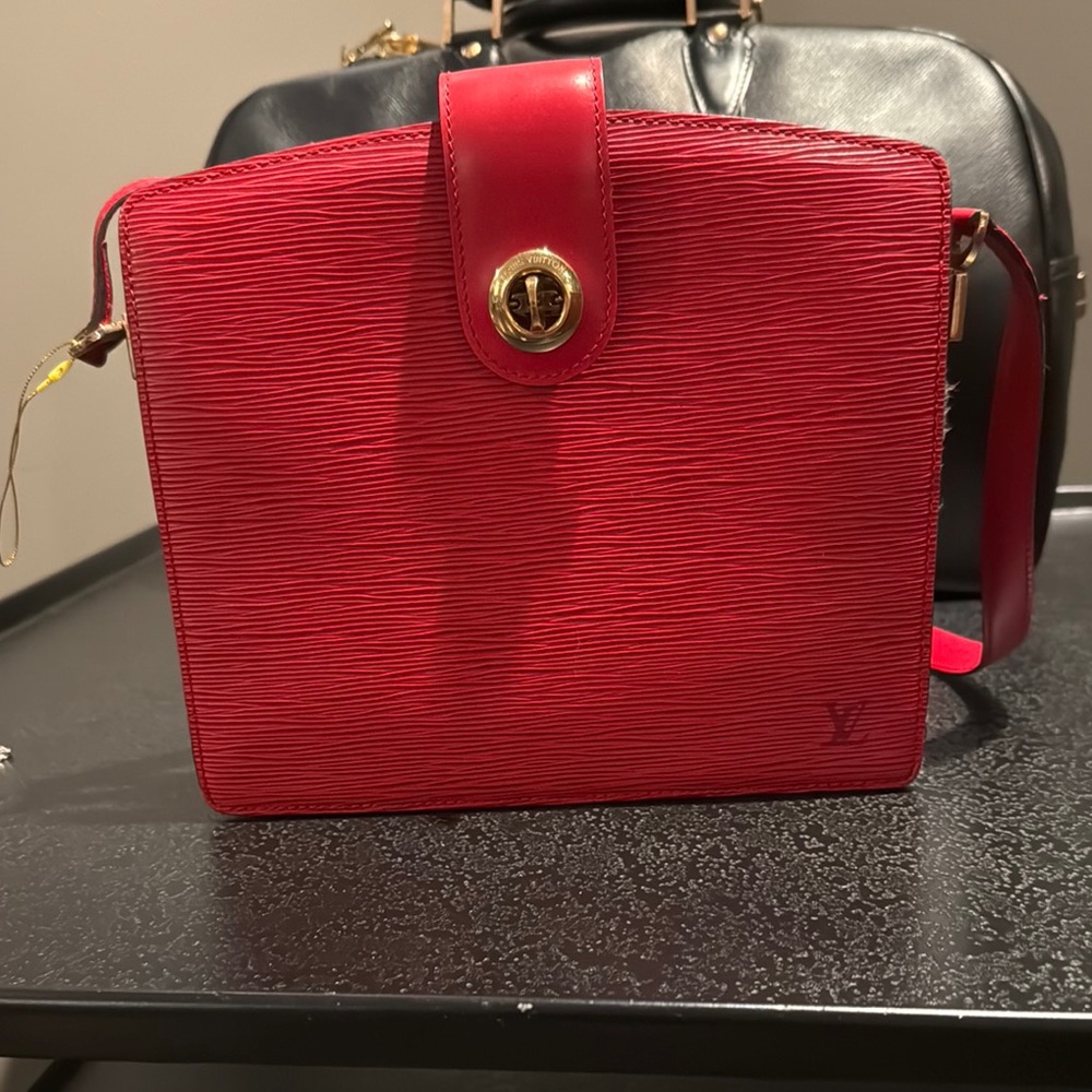 Red Louis Vuitton Capuchin Shoulder Bag Epi VI1923